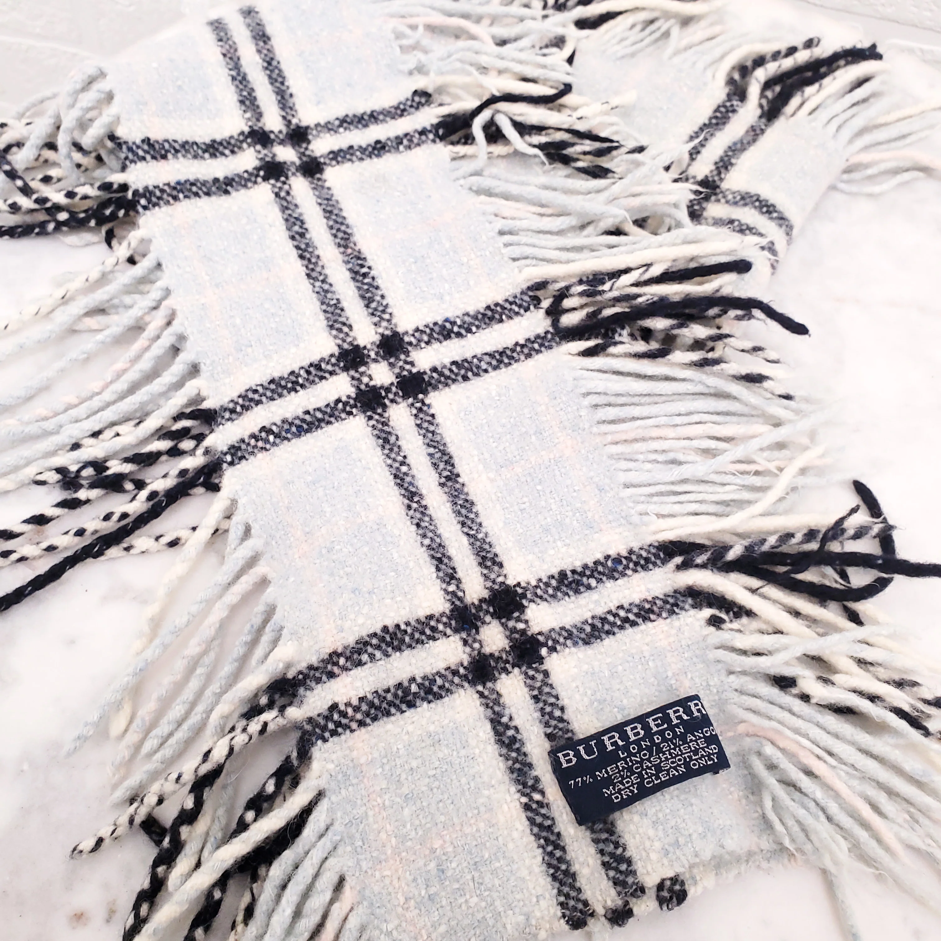 BURBERRY FRINGE SCARF - Image 4
