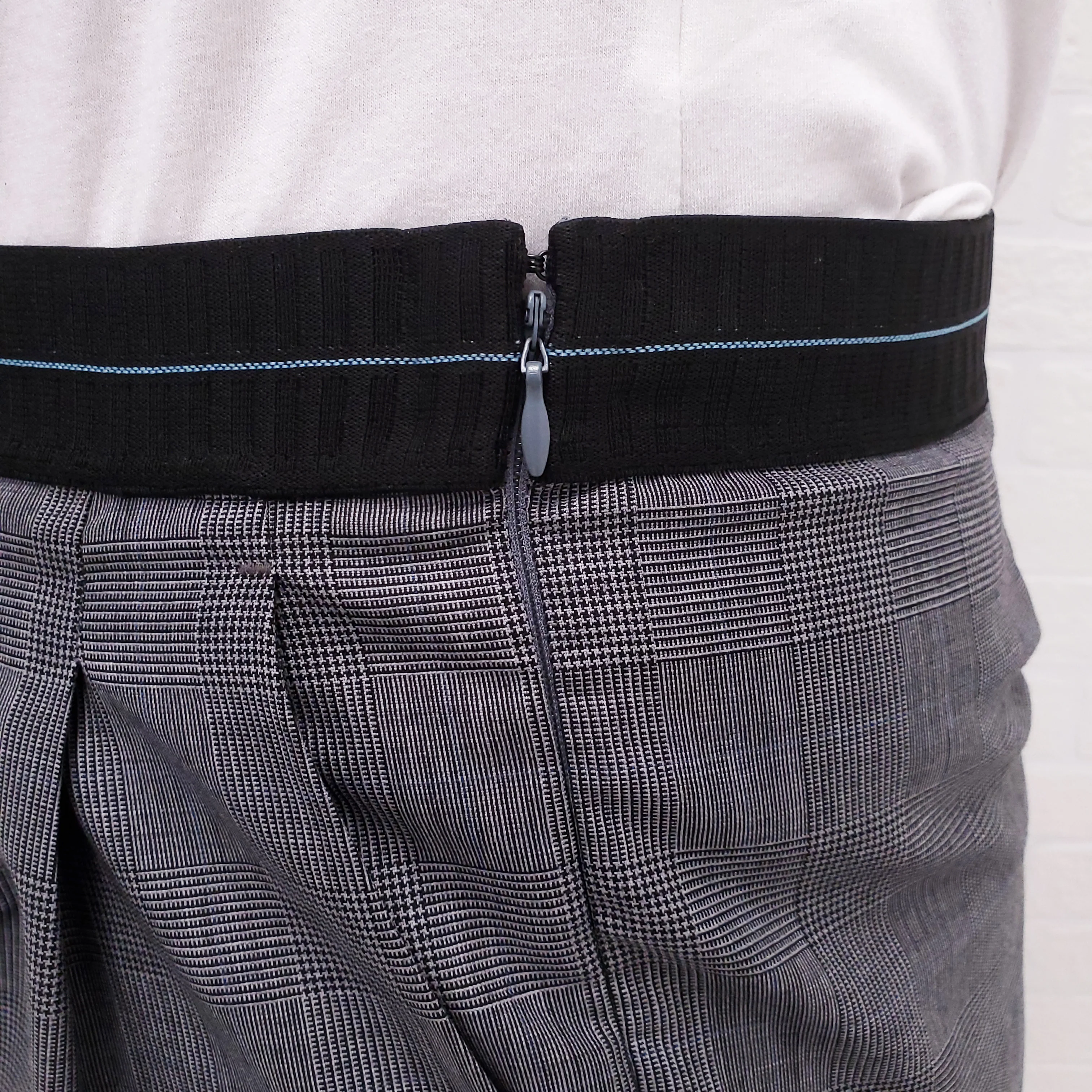 PRADA PLAID TROUSERS WITH LOGO - SIZE 46 - Image 6